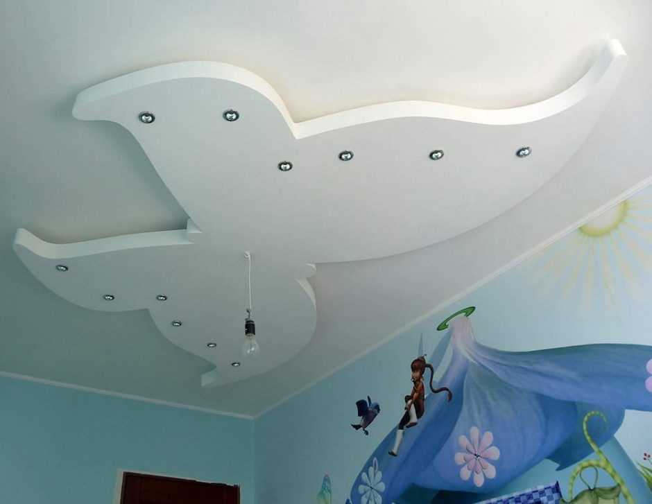 Гипсокартонный потолок в комнате, особенности конструкции, разнообразие форм и декора, дизайнерские решения для разных комнат - 25 фото