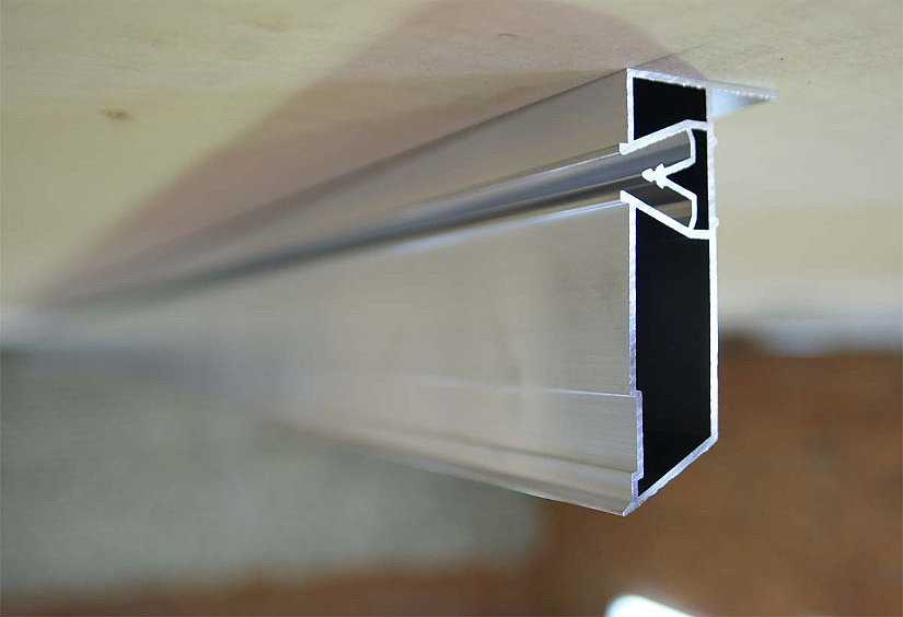 Как сделать двухуровневый натяжной потолок - правила монтажа, инструкция по креплению натяжного полотна