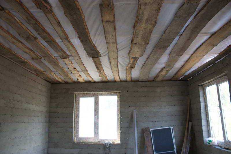 Утепление потолка в каркасном доме своими руками: пошаговая инструкция +видео