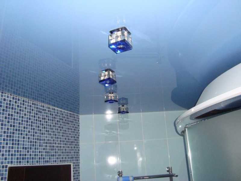 Натяжной потолок в ванную: технология монтажа пошагово + фотоинструкции