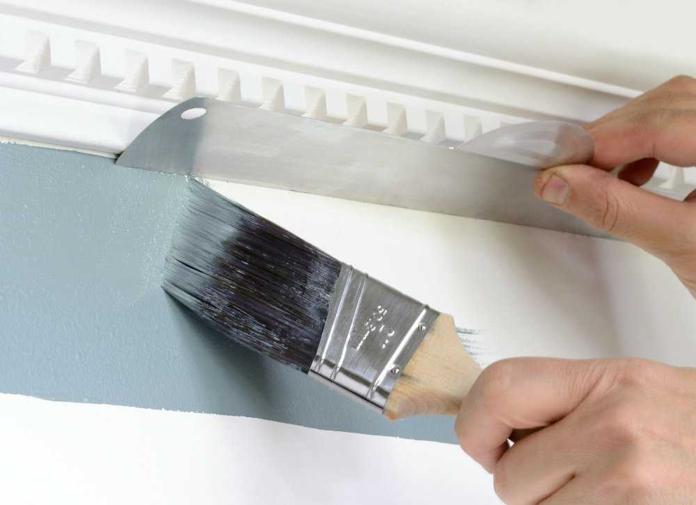 Как покрасить потолочный плинтус из пенопласта: надо ли красить плинтуса потолочные пенопластовые, нужно ли, как правильно красить
