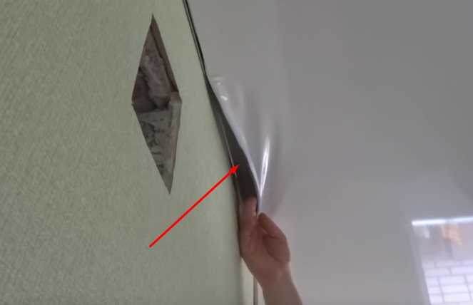 Как заделать дырку и чем заклеить отверстие в натяжном потолке