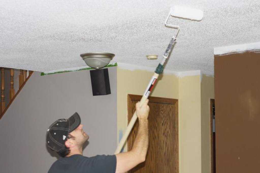 Как снять водоэмульсионную краску с потолка качественно термическим, механическим и другими методами