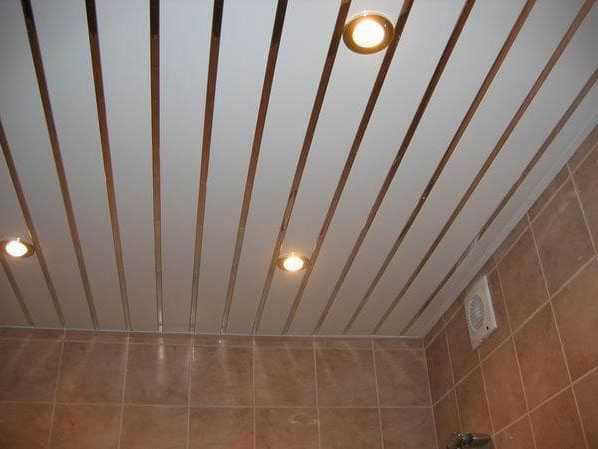 Пвх панели для ванной - типы отделочных пвх панелей. особенности стандартных, листовых и реечных панелей. выбор крепления пвх панелей для ванной (фото + видео)