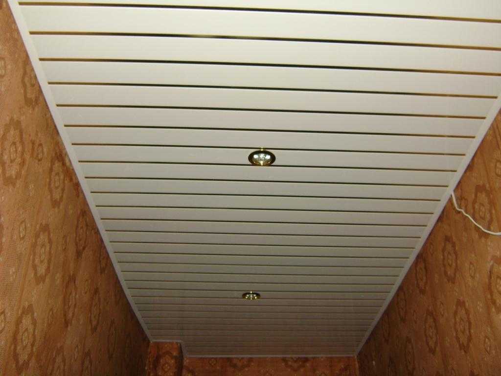 Установка и крепление панелей пвх к потолку, как правильно подшить потолок, устройство и монтаж вагонки пвх, смотрите на фото и видео