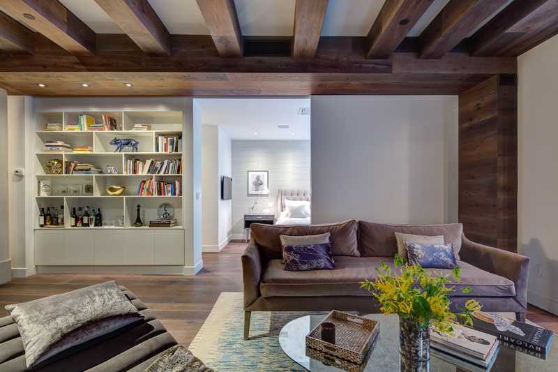 Деревянные потолки в интерьере дома или квартиры