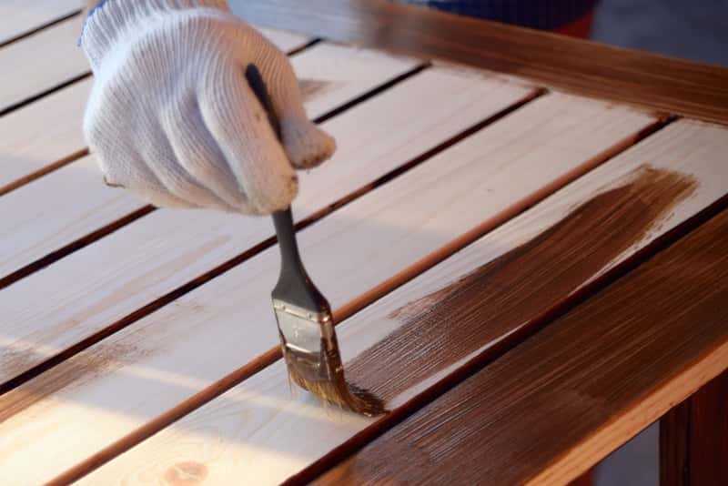 Как покрыть лаком деревянную поверхность в домашних условиях? – ремонт своими руками на m-stone.ru
