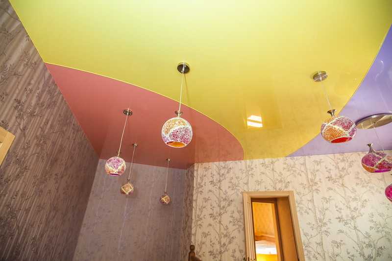Какие бывают цвета натяжных потолков? фото и примеры в интерьере