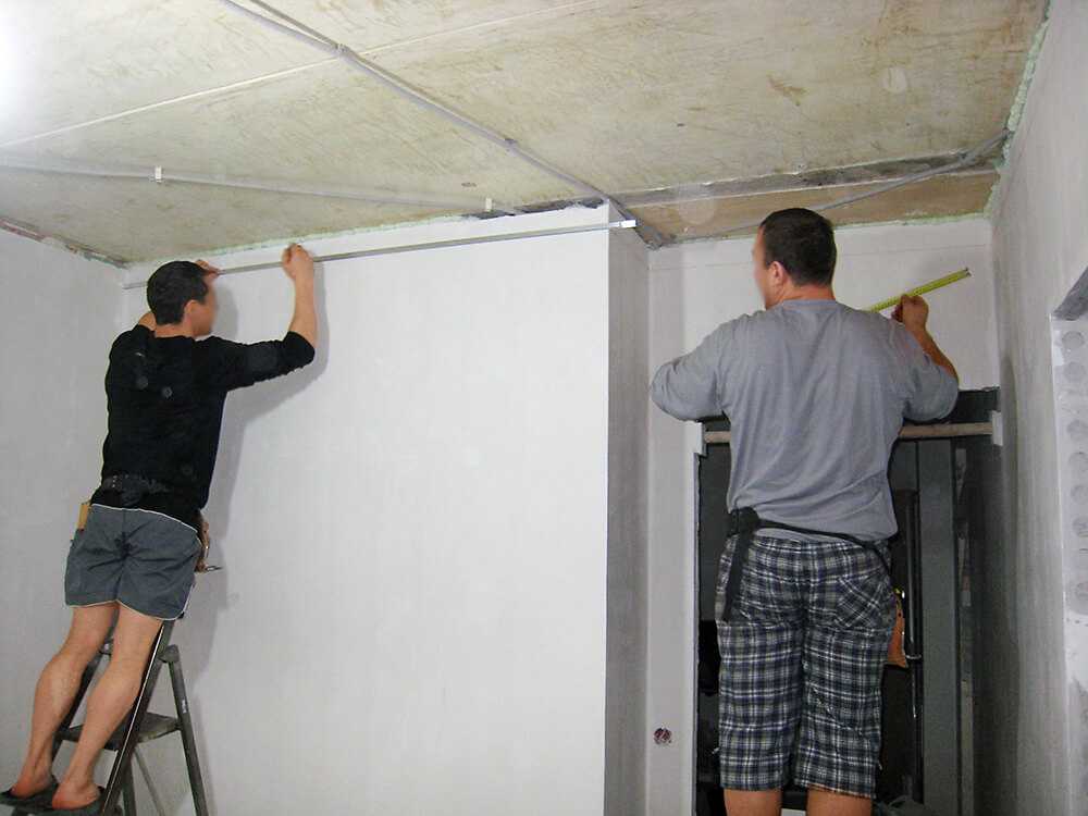 На каком этапе ремонта устанавливают натяжные потолки