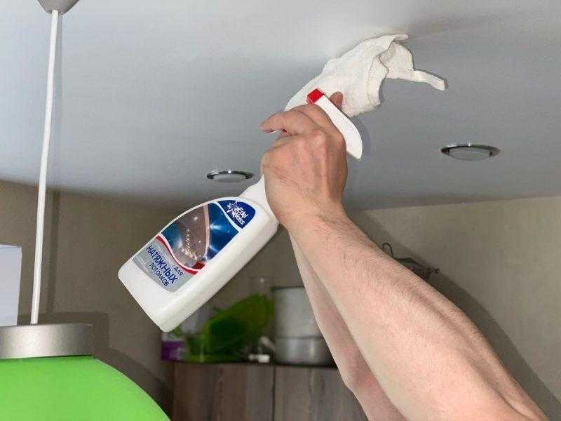 Как мыть натяжной потолок без разводов своими руками в домашних условиях - vodatyt.ru