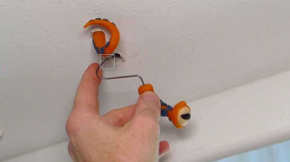 Как заделать дырку в натяжном потолке своими руками: подробная инструкция!