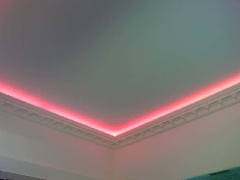 Потолочный плинтус с подсветкой для скрытого освещения, багет с подсветкой светодиодной лентой на потолок своими руками, 47 фото идей освещения