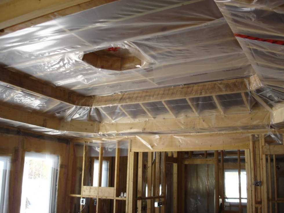 Пароизоляция для потолка в деревянном перекрытии: критерии выбора