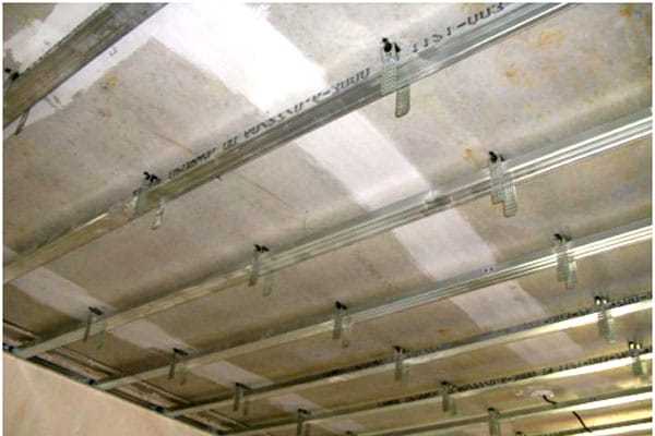 Чем отличается натяжной потолок от подвесного: что лучше и в чем разница?