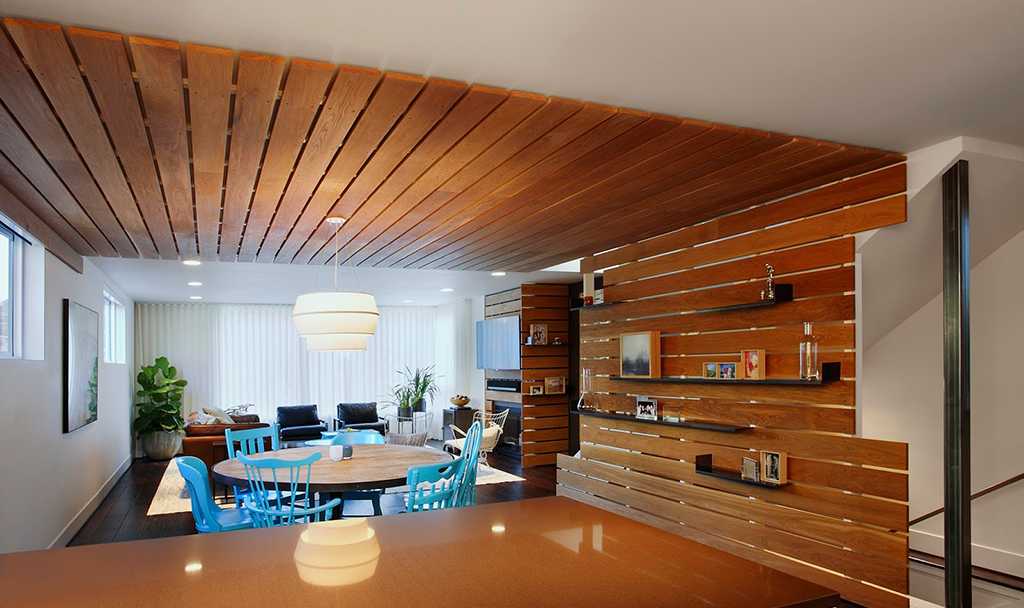 Какой потолок лучше сделать: потолочная доска и отделка деревом в квартире на фото