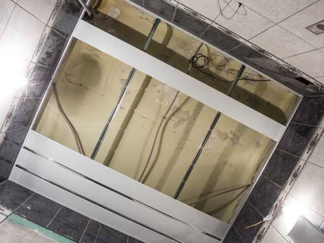 Подвесной потолок в ванную реечный - устройство, виды, технология самостоятельного монтажа