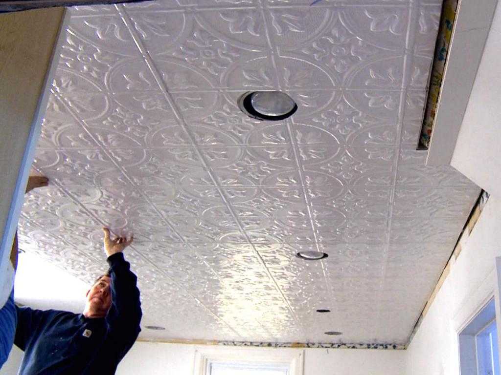Потолочная плитка из пенополистирола: размеры, как клеить и сделать клеевой потолок