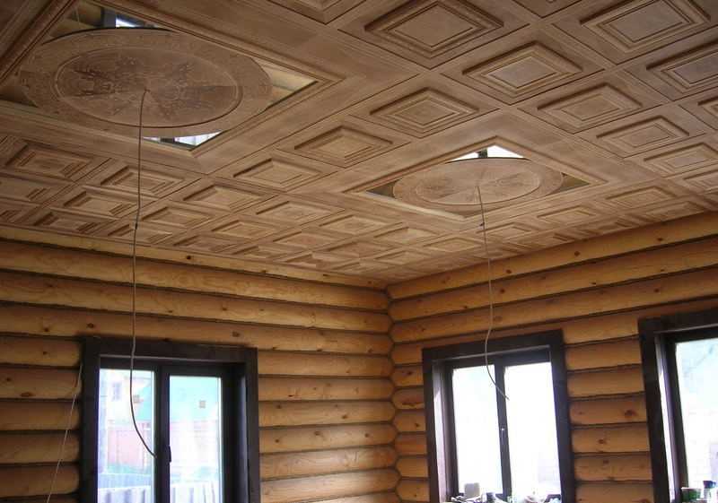 Из чего сделать потолок в деревянном доме: варианты