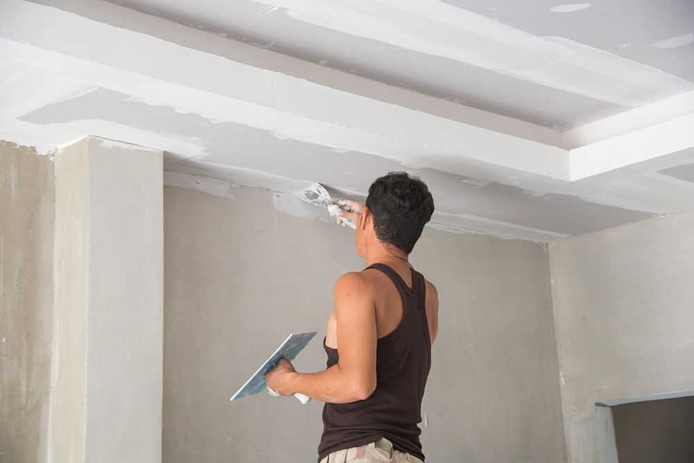 Штукатурка потолка: как оштукатурить потолок своими руками