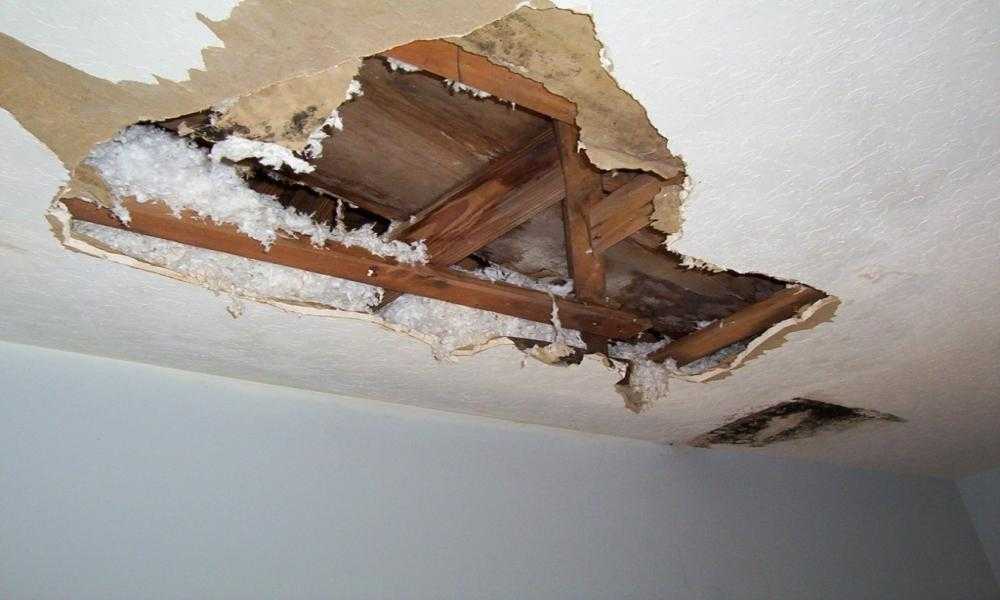 Как убрать подтеки на потолке