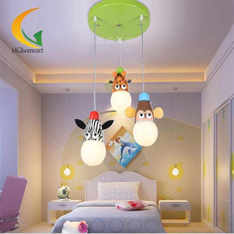 Интересные примеры люстр и светильников в интерьере детской комнаты