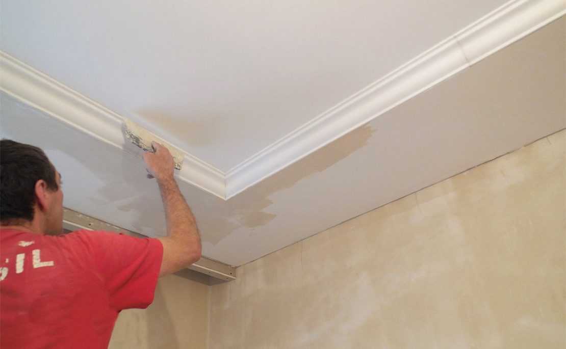 Покраска потолка из гипсокартона — какой краской лучше красить гипсокартонный потолок, как и чем покрасить подвесной потолок