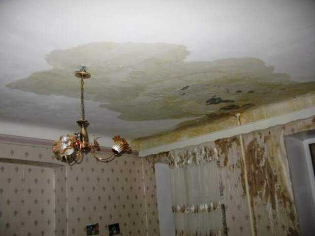 Топ 3 лучших способов убрать разводы на потолке после затопления