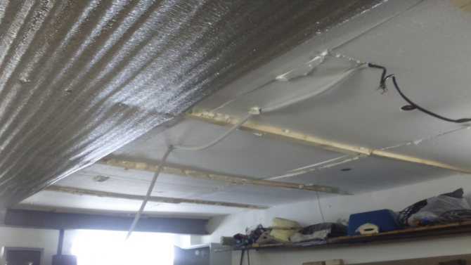 Как утеплить потолок в гараже: учитываем нюансы конденсата