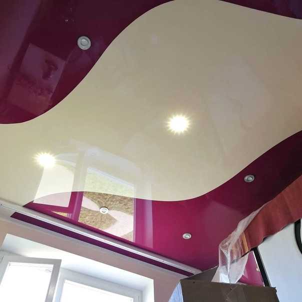 Двухцветные натяжные потолки: фото спайки швов и дизайн двух цветов полотен