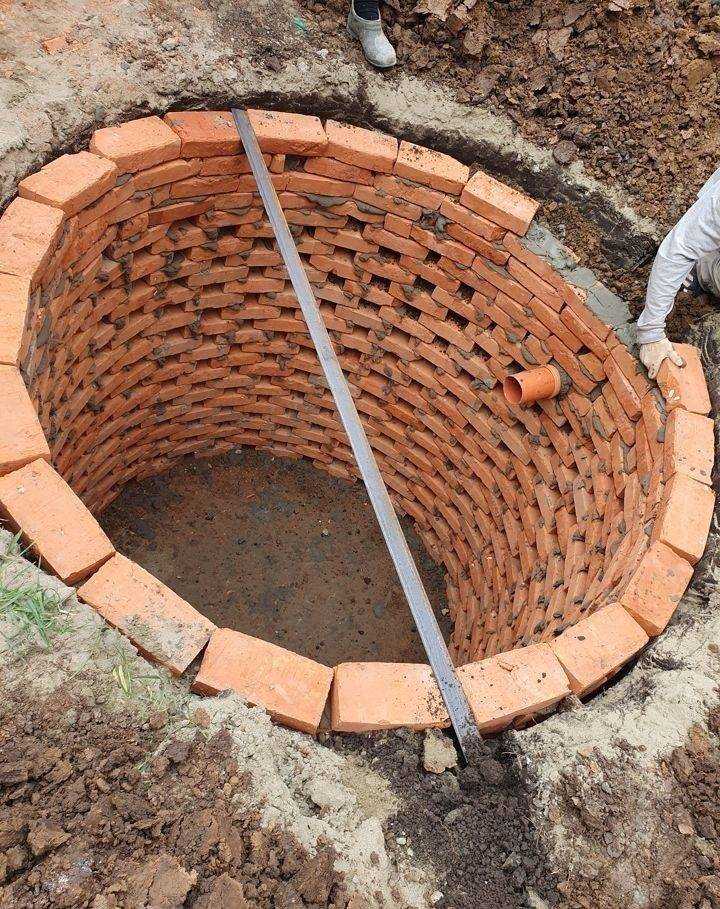 Как сделать выгребную яму из кирпича своими руками?