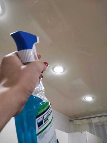 Чем отмыть натяжной потолок на кухне: как мыть, чтобы не повредить и придать лоск