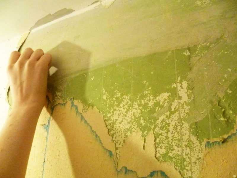 Как снять водоэмульсионную краску с потолка: способы удаления