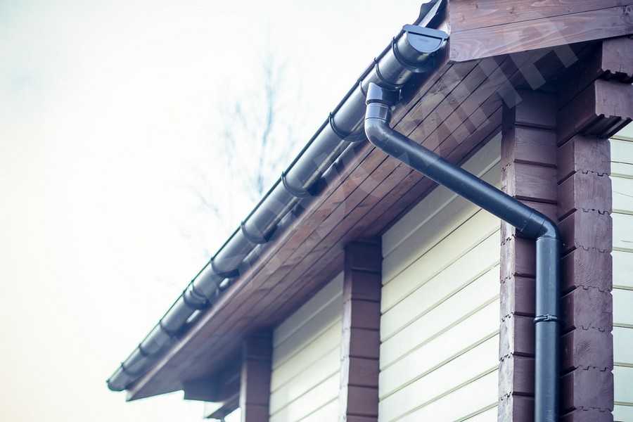 Как правильно установить водостоки на крыше: инструкция и мастер-класс