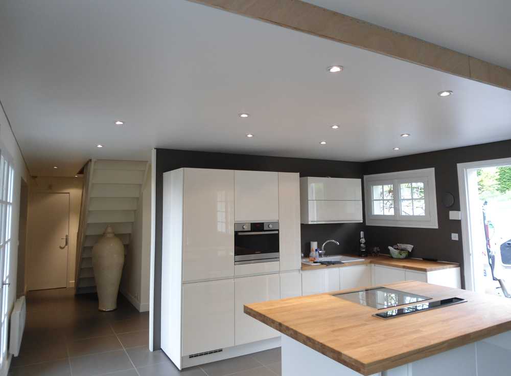 Можно ли делать натяжной потолок на кухне с газовой плитой?