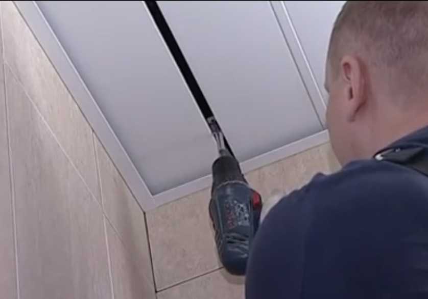 Монтаж реечного потолка в ванной комнате своими руками: инструкция + видео