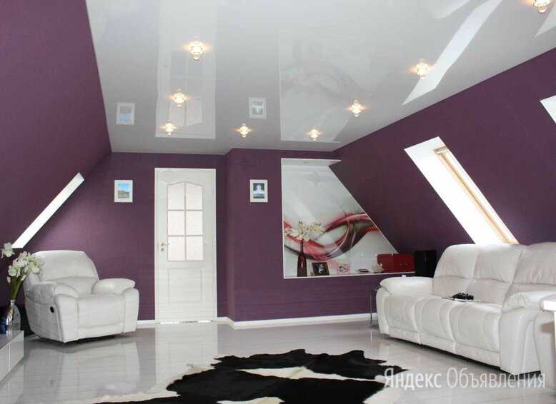 Натяжной потолок в интерьере гостиной: 50 фото красивых вариантов дизайна