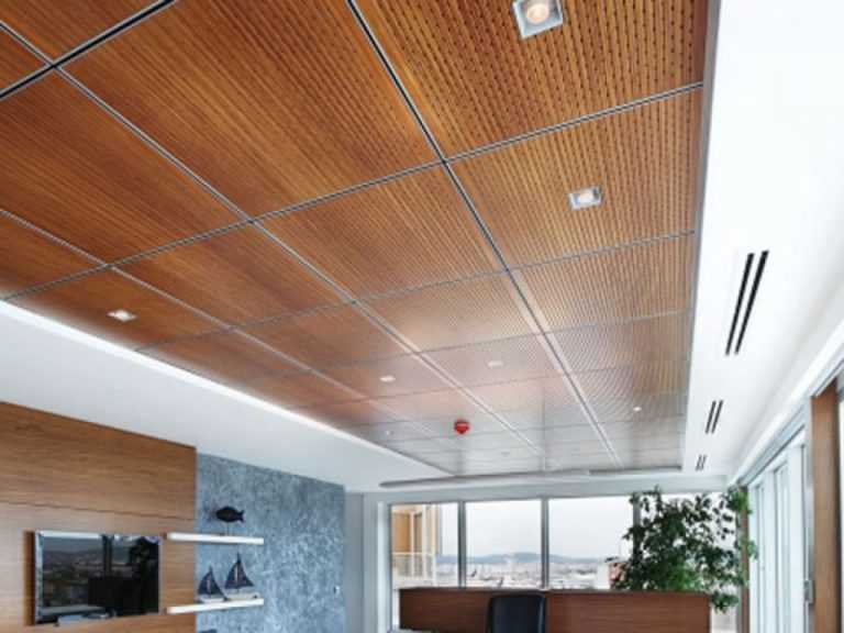 Потолок из пенопласта (43 фото): бесшовные пенопластовые панели, дизайн плит, декоративные квадраты и уголки для плиток