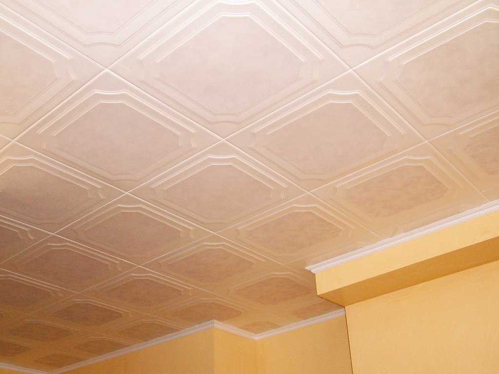 Потолочная плитка: инжекционная, экструдированная, какая бывает плитка для потолка, как выбрать состав, выбор вида, отделка потолочной плиткой