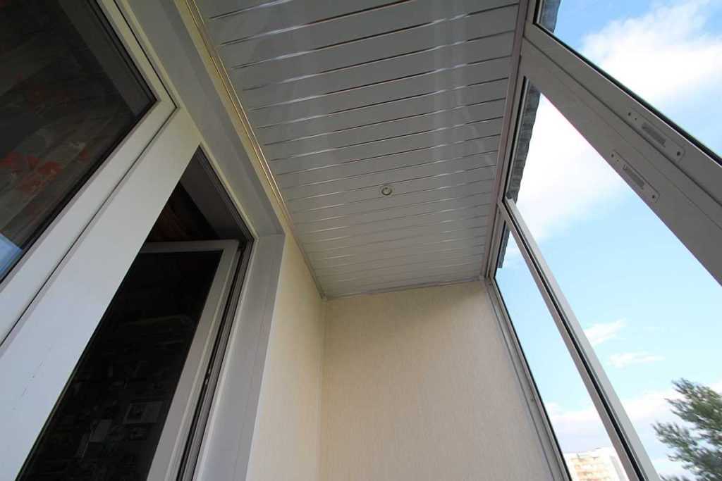 Потолок на балконе: пошаговая инструкция по отделке + фото лучших идей