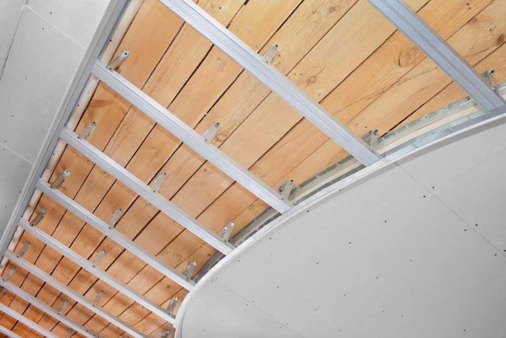 Как обшить потолок гипсокартоном — этапы работ
