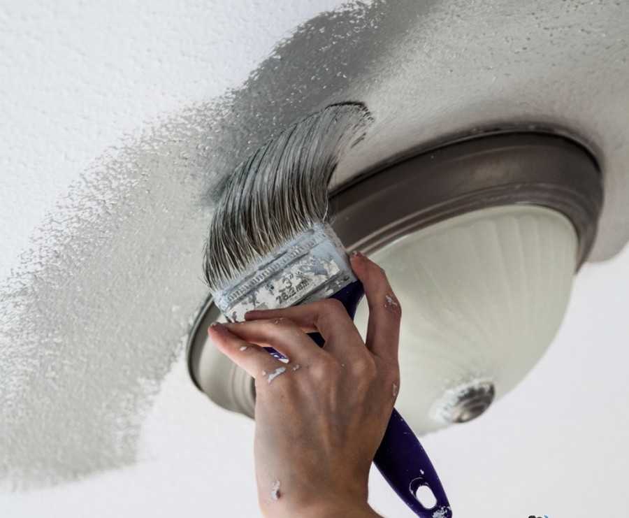 Как помыть потолок перед покраской водоэмульсионной краской и чем отмыть
