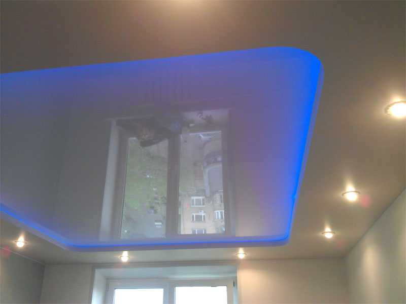 Натяжные потолки с подсветкой по периметру: как сделать светодиодную подсветку изнутри, варианты короба с внутренней подсветкой, ниша для подсветки потолка