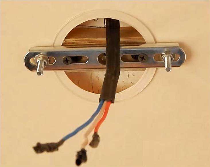 Как повесить люстру на бетонный потолок: подробная инструкция