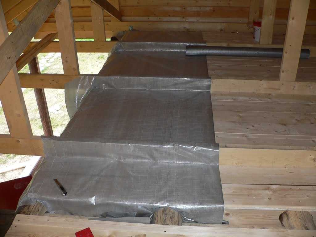 Пароизоляция для бани: монтаж материала на потолок и стены