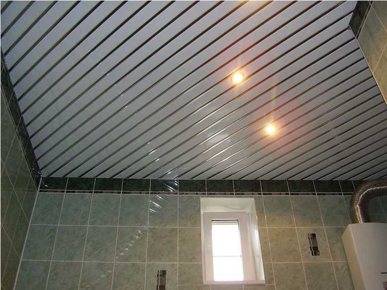 Реечный потолок в ванной комнате: виды, как установить своими руками
