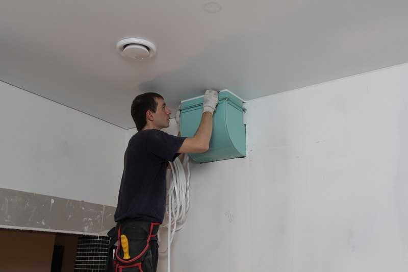 Как поставить вентилятор в натяжной потолок