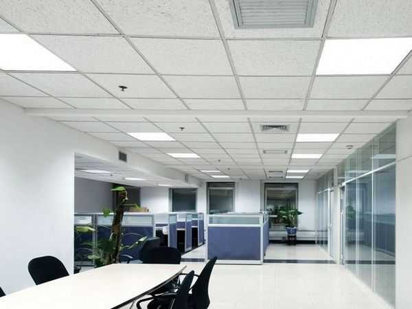 Натяжные потолок в офис: особенности, преимущества, примеры