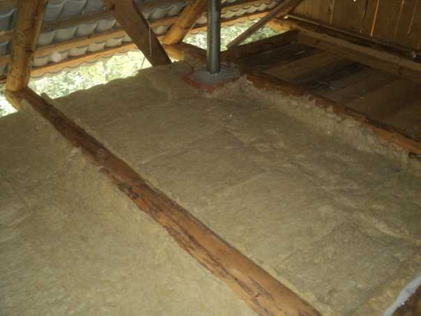 Чем и как утеплить потолок в бане: лучшие современные и традиционные материалы