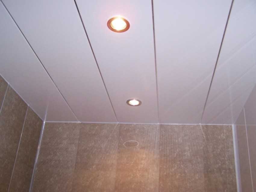 Монтаж алюминиевого потолка в ванной комнате