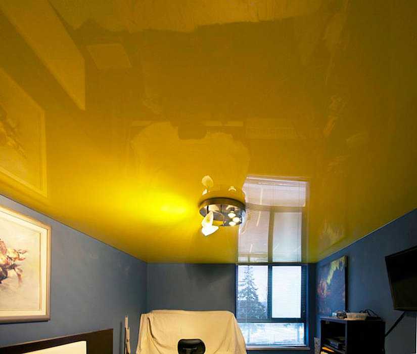 Коричневый натяжной потолок — цвета, оттенки и фото